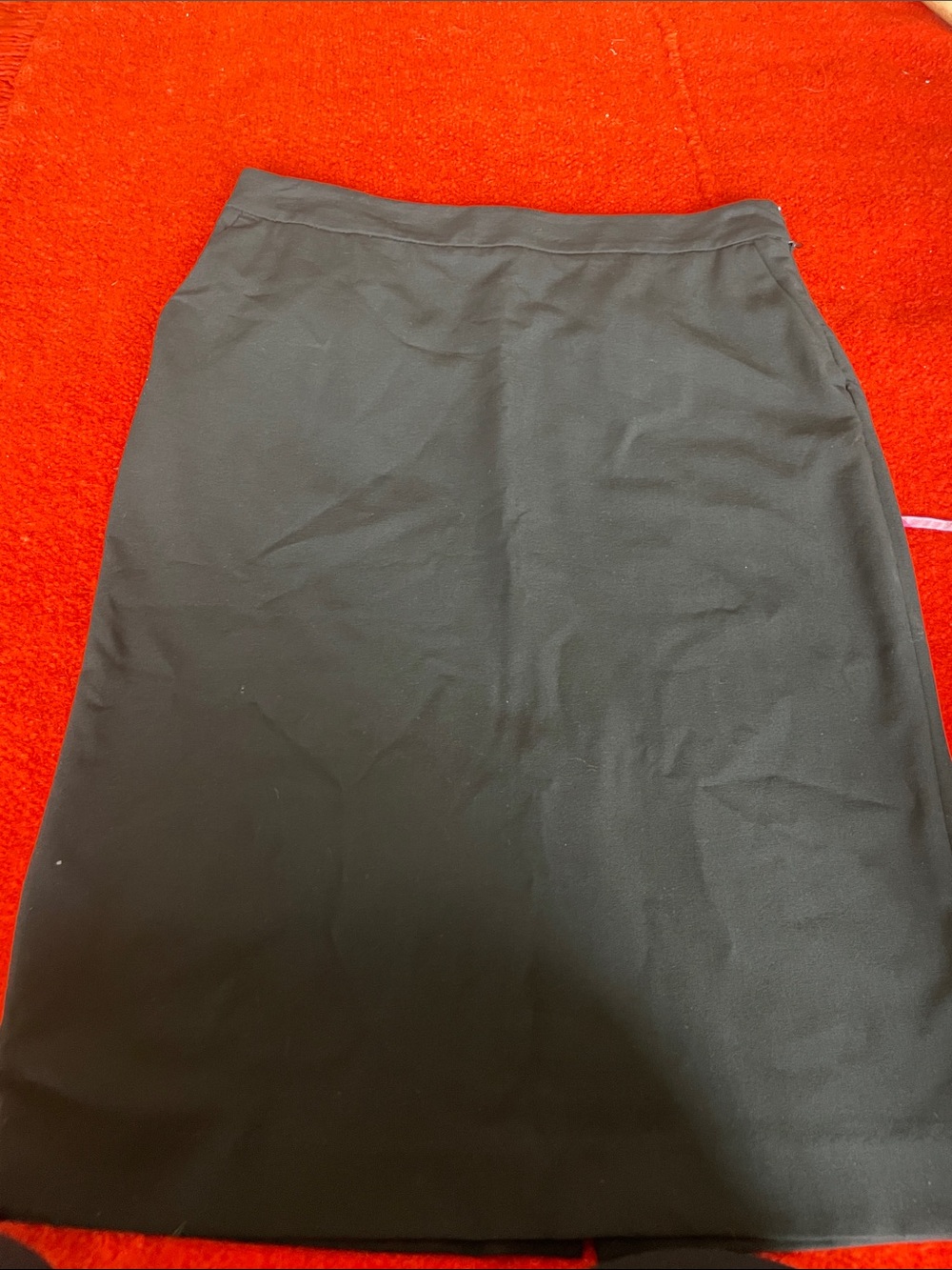 Old Navy Classic Black Women's Pencil Skirt - Sleek Everyday Style Size 2
